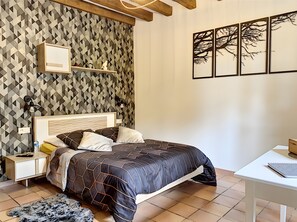 Room - Holiday Home 'Le Chalêt La Neverdiere' with Private Terrace, Shared Garden and Wi-Fi (Ygrande)