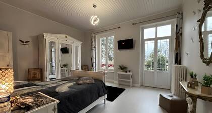 Bed and Breakfast 'Chambre D'hôte - Le Chalêt' with Shared Terrace, Shared Garden and Wi-Fi