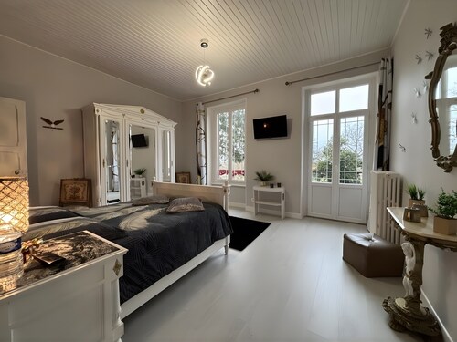 Bed and Breakfast 'Chambre D'hôte - Le Chalêt' with Shared Terrace, Shared Garden and Wi-Fi