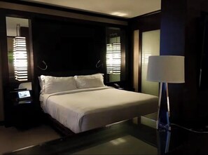 1 bedroom, iron/ironing board, free WiFi, bed sheets - Vdara 50th Floor Fountain + Sphere View (Las Vegas)