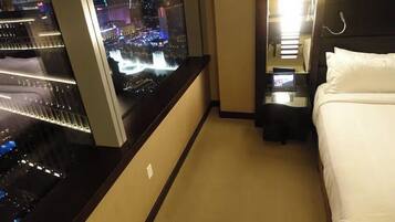 1 habitación, tabla de planchar con plancha, wifi gratis y ropa de cama