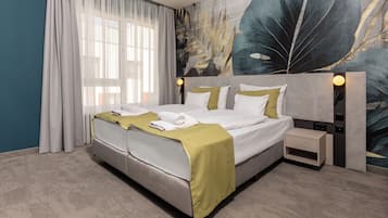 Quarto casal ou duplo standard | Cofres nos quartos, escrivaninha, espaço de trabalho para notebook