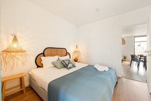 Een strijkplank/strijkijzer, gratis wifi, beddengoed