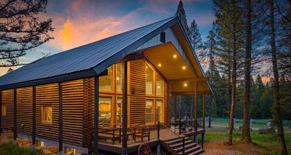 Cabin on The Rocks | Luxe Cabin w/ Hot Tub, Game Room, Frisbee Golf!