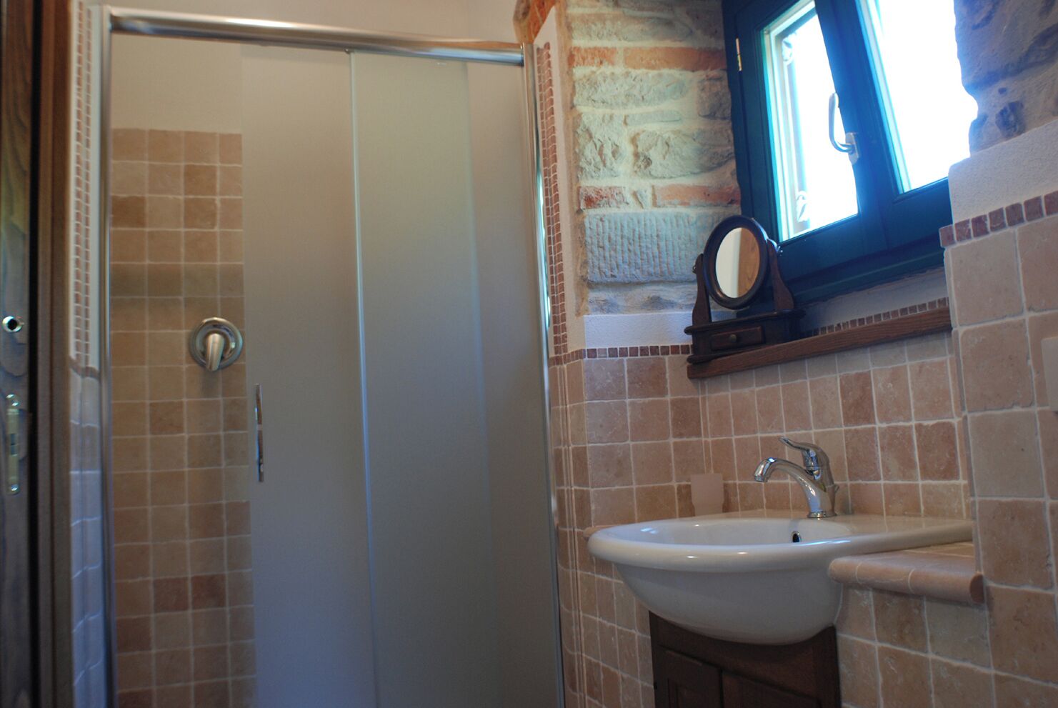 Haartrockner, Bidet, Handtücher, Seife
