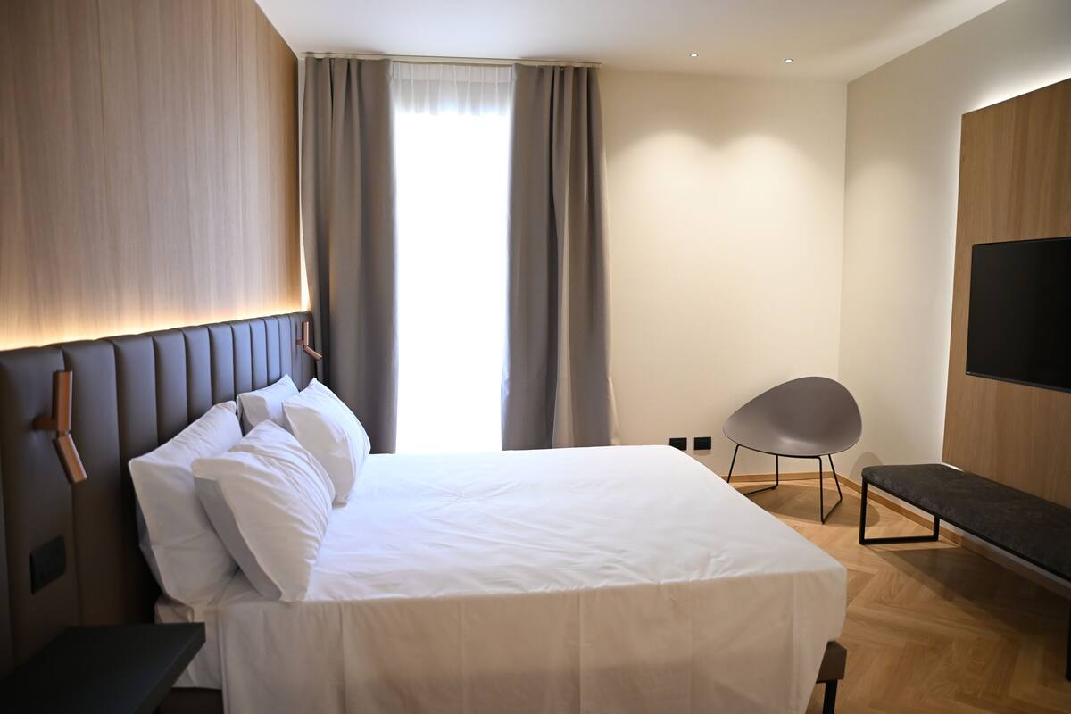 Comfort Double or Twin Room, City View | In-room safe, desk, laptop workspace, blackout drapes