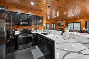 Fridge, microwave, oven, stovetop - Lookout Lodge: Views, Hot Tub, Games, 4 Fireplaces (Gatlinburg)