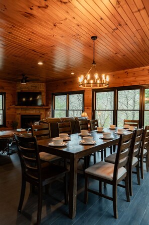 Dining - Lookout Lodge: Views, Hot Tub, Games, 4 Fireplaces (Gatlinburg)