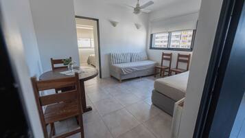 Apartamento, vistas a la ciudad | Zona de estar