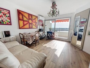 TV - Charming apartment with lake view at Paul Emile (Le Grau-du-Roi)