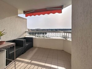 Property grounds - Charming apartment with lake view at Paul Emile (Le Grau-du-Roi)