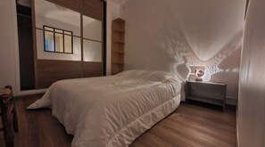 1 bedroom, bed sheets - T2 in quiet, natural villa, 5 mn from village, 20 mn from Toulon and beaches. (Le Revest-les-Eaux)