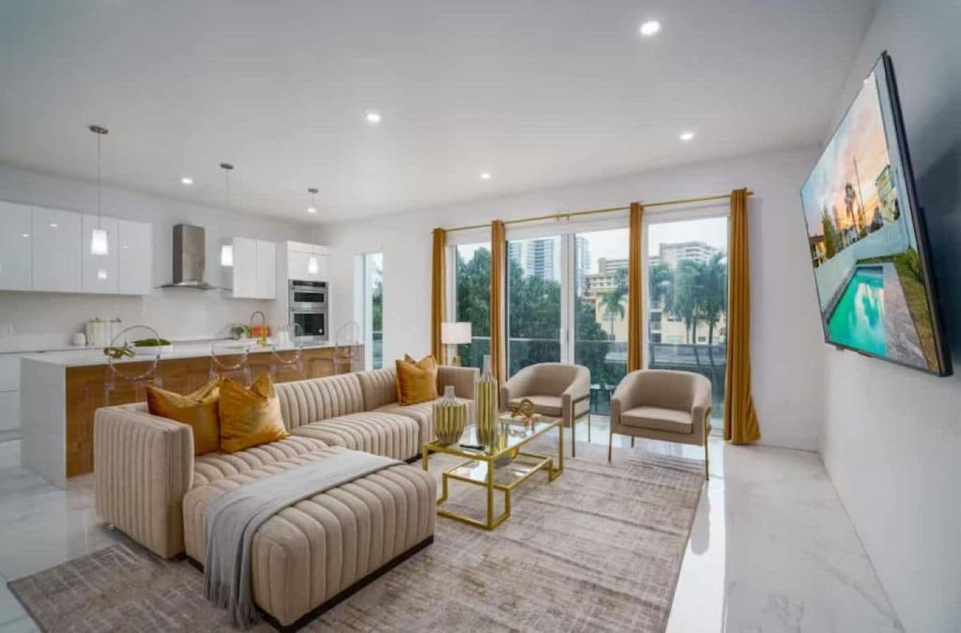 Comfort Room | Living area