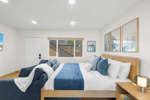 1 Schlafzimmer, Schreibtisch, Bügeleisen/Bügelbrett, Reisekinderbett