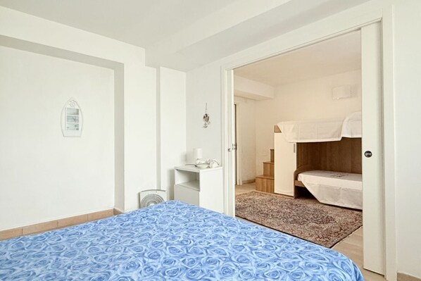 Room - M454 - Marcelli, comfortable apartment 50 meters from the sea (Marcelli)