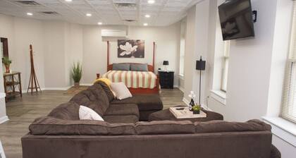 Downtown Millersburg spacious open flat(Rosie)