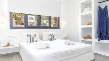 3 bedrooms, in-room safe, iron/ironing board, travel crib