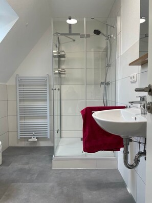 Shower, towels