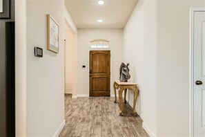 Interior - Luxury 4BR Stone Oak Home - Near TPC Golf & JW Marriott - Sleeps 12 (San Antonio)