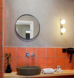 Shower, towels, soap, shampoo