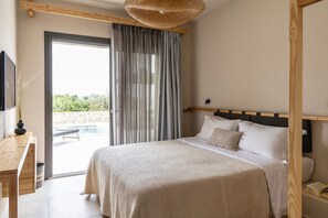 2 chambres, coffres-forts dans les chambres, fer et planche à repasser