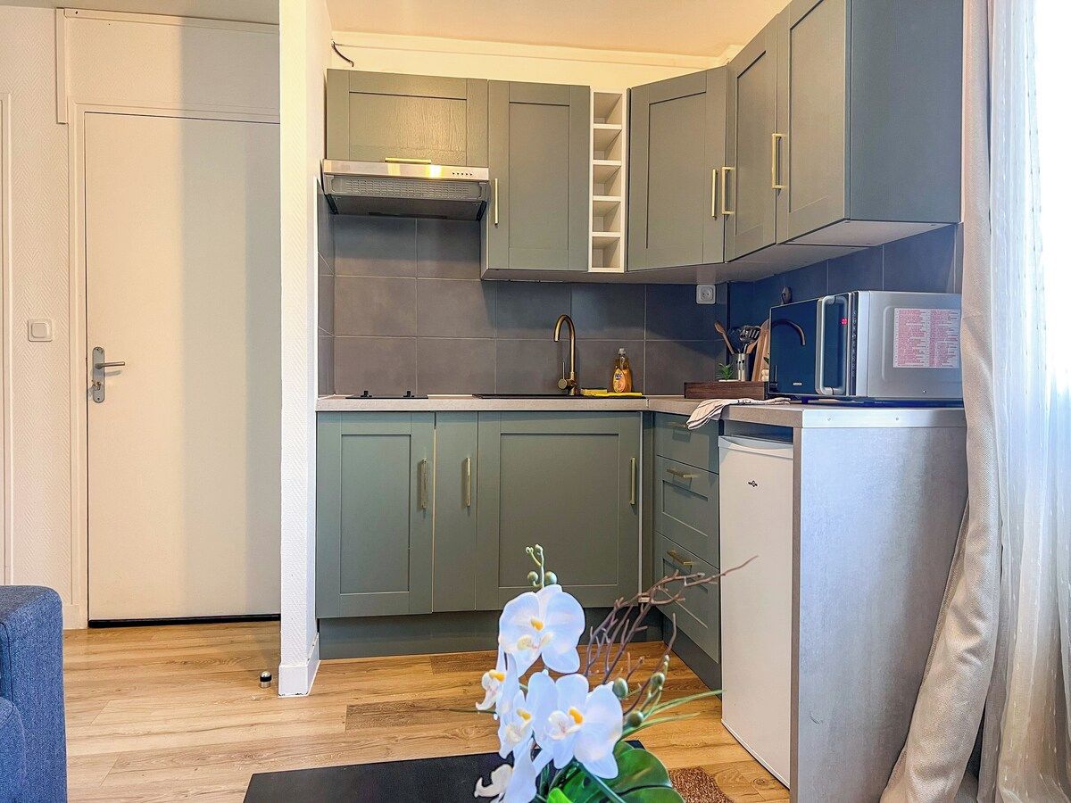 Fridge, microwave, cookware/dishes/utensils