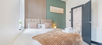 Contractor-Friendly 11-Bed Ensuite Accommodation | Ashton-under-Lyne Manchester