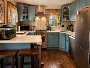 Coffee/tea maker, fridge, microwave, oven - Tree-Lined Cottage • Wood Fireplace • Ellis River • Private Firepit • Riverside (Bartlett)