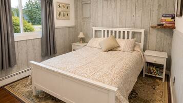 2 bedrooms, iron/ironing board, WiFi (free), bed sheets