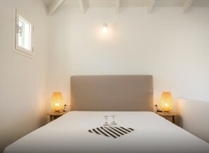 2 bedrooms, in-room safe, iron/ironing board, travel cot - Sea Front Villa Almyne, Divine Sea Views, Private furnished Terrace, Shared. (Neapoli)