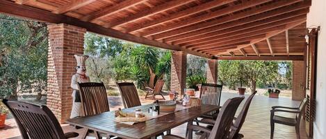 Outdoor dining