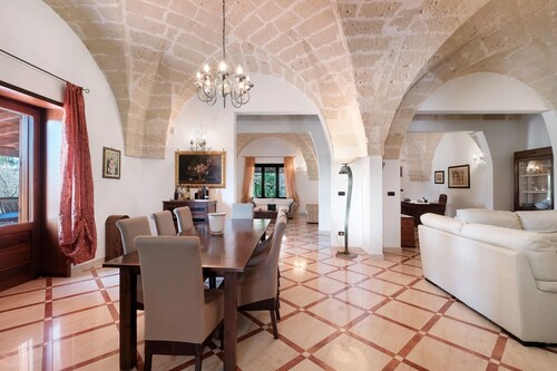Villa 'Degli Ulivi' with Private Garden