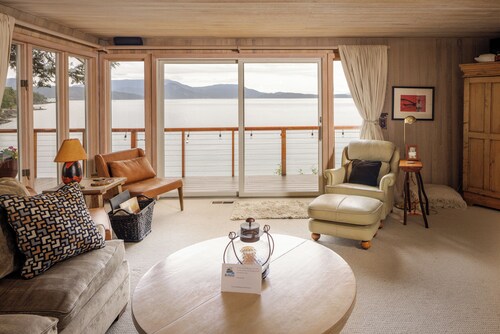 
Watch ferries come and go from this cozy waterfront home on Shoal Bay.