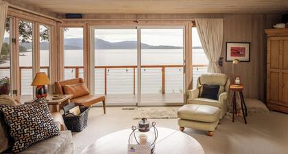 Watch ferries come and go from this cozy waterfront home on Shoal Bay.