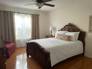 5 habitaciones, tabla de planchar con plancha, internet y ropa de cama 
