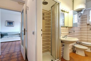 Bathroom - Talamone Apartment View by Mamo Florence (Talamone)