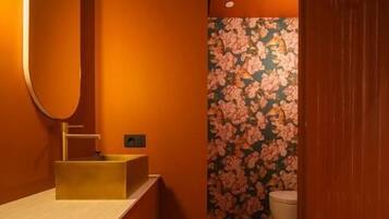 Deluxe Double Room | Bathroom