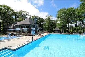 Outdoor pool, a heated pool - The Great Escape (Hidden Valley)