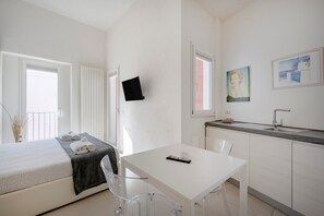 1 bedroom, WiFi, bed sheets - Room 'Via Roma 1' with Balcony, Wi-Fi and Air Conditioning (Polignano a Mare)