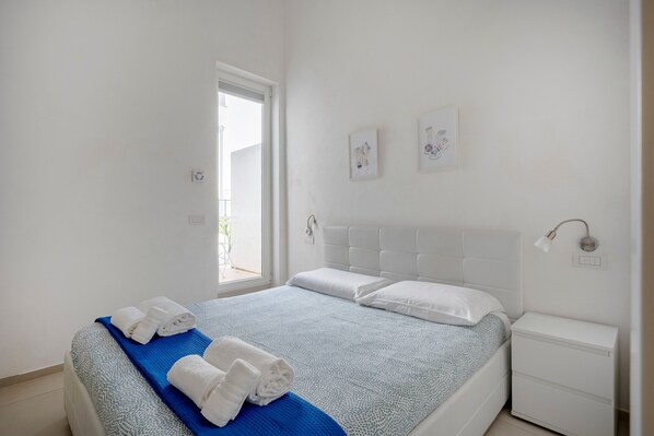 1 bedroom, WiFi, bed sheets - Room 'Via Roma 2' with Balcony, Wi-Fi and Air Conditioning (Polignano a Mare)