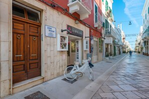 Exterior detail - Apartment 'Via Roma 3' with Balcony, Wi-Fi and Air Conditioning (Polignano a Mare)