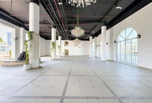 Interior - Chic Studio w/ Pool & Jacuzzi | Arjan Dubai (Dubai)