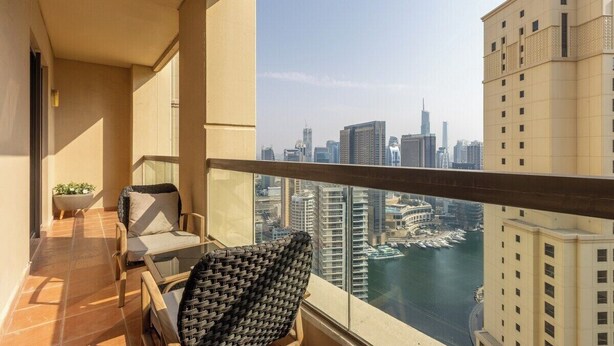 Property grounds - Livbnb – Bright 1BR with Marina & City Views (Dubai)