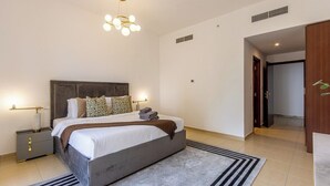 1 bedroom, iron/ironing board, free WiFi, bed sheets - Livbnb – Bright 1BR with Marina & City Views (Dubai)