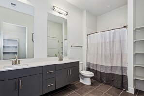 Hair dryer, towels, soap, shampoo - Stylish 1BR APT with City Skyline Views (Wichita)