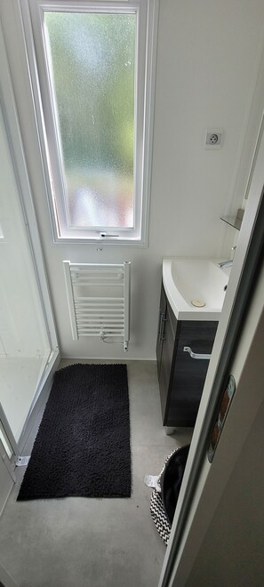 Bathroom - MOBIL HOME DS CAMPING 4 ETOILES 300M DE LA PLAGE (Saint-Brevin-les-Pins)