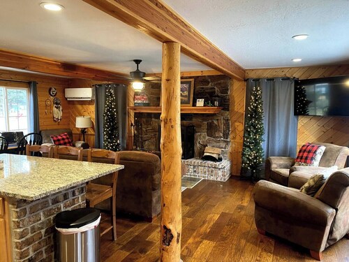 Cozy 1-bedroom Mountain Cabin on the River