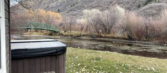 Cozy 1-bedroom Mountain Cabin on the River
