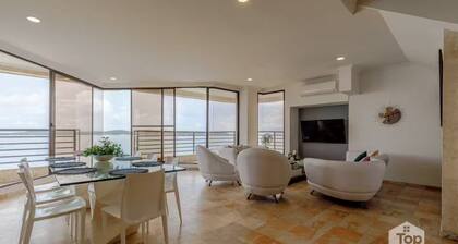 Oceanfront 4Bdr Triplex PH with Amazing Views!