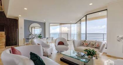 Oceanfront 4Bdr Triplex PH with Amazing Views!